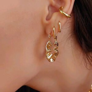 BRINCO MEIA ARGOLA VAZADO COM ZIRCÔNIA BANHADO A OURO