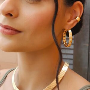 BRINCO DE ARGOLA COM ZIRCÔNIAS CRISTAIS BANHADO A OURO