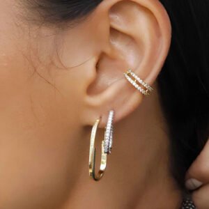 BRINCO DE ARGOLA SLIM CRAVEJADO COM ZIRCÔNIAS CRISTAL BANHADO A OURO