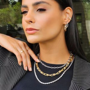 BRINCO DE ARGOLA SLIM CRAVEJADO COM ZIRCÔNIAS CRISTAL BANHADO A OURO