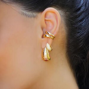 BRINCO MEIA ARGOLA DE GOTA TEXTURIZADA BANHADO A OURO