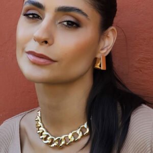 BRINCO ARGOLA TRIANGULAR LISA BANHADO A OURO