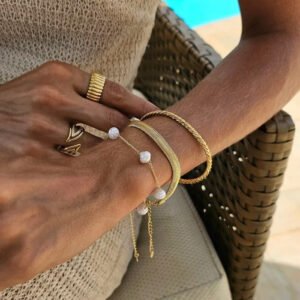 PULSEIRA COM PÉROLAS BANHADO A OURO